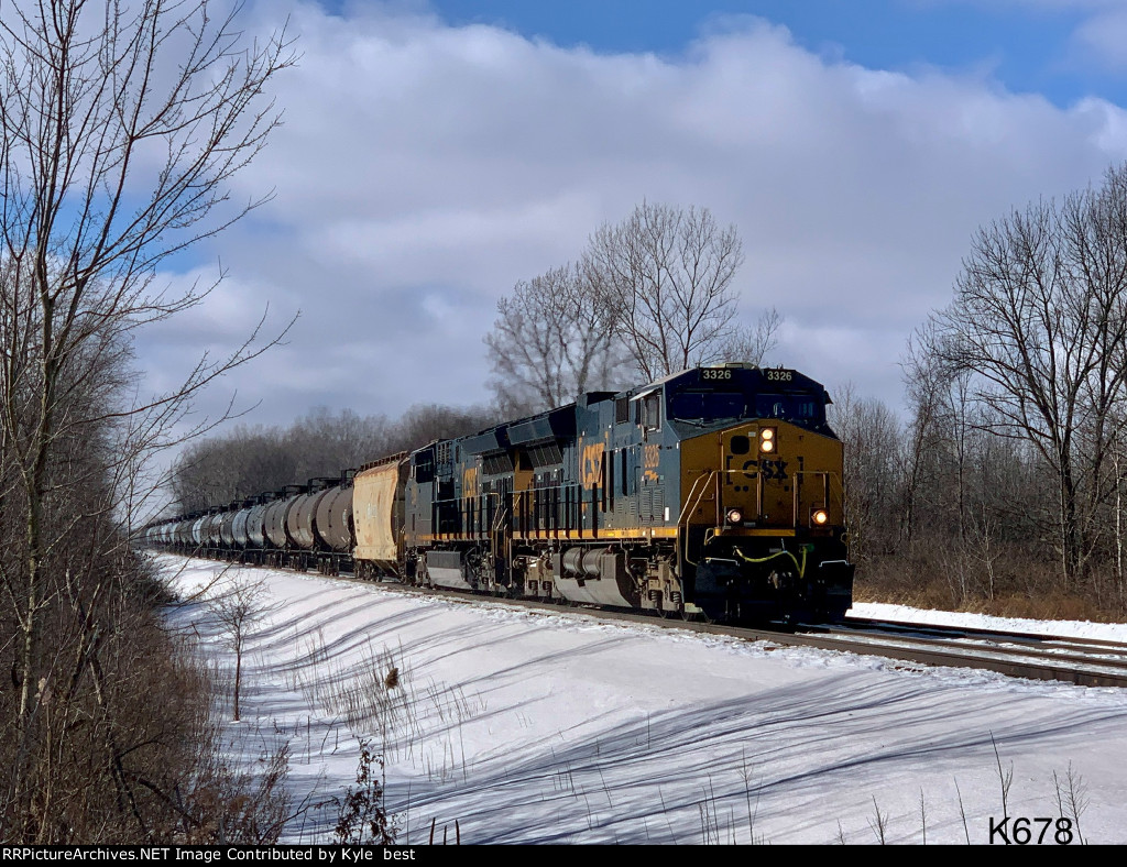 CSX 3326 on K678